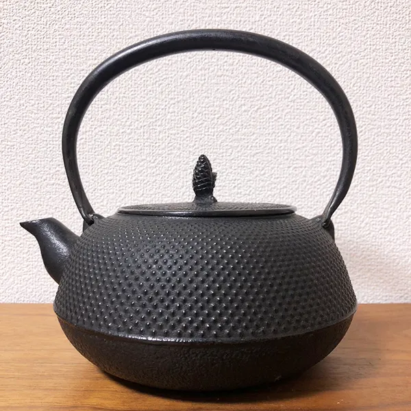 【未使用品】南部鉄器（鉄急須・ホーロー加工無し・アラレ模様）